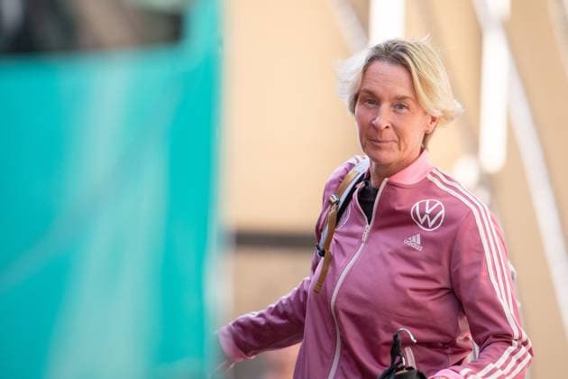 Martina Voss Tecklenburg Germany, national team coach boards team bus, AUS, DFB Womens National Team departure from Marriott Hotel Brisbane after elimination from group stage, FIFA Womens World Cup Australia 2023, 04 08 2023 AUS, DFB Womens National Team departure from Marriott Hotel Brisbane after elimination from group stage, FIFA Womens World Cup Australia 2023, 04 08 2023 Brisbane. Copyright: xEibner-Pressefoto Memmlerx EP_MMR