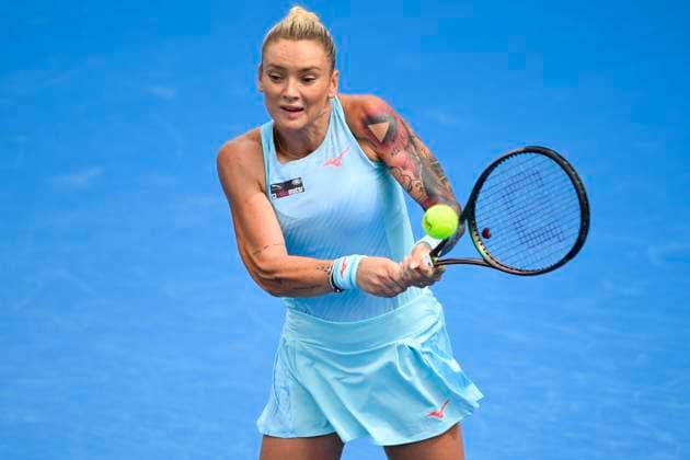 Tereza Martincova of Czech Republic returns a ball to Nao Hibino of Japan during their match at the WTA, Tennis Damen Prague Open 2023 tennis tournament, 3rd round, on August 4, 2023, in Prague, Czech Republic. (CTKxPhoto OndrejxDeml) CTKPhotoP2023080404738  CTKPhotoP2023080404738