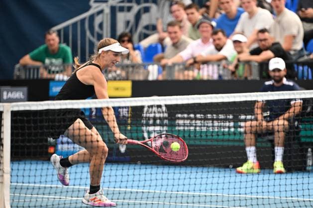 Tamara Korpatsch of Germany returns a ball to Alize Cornet of France during their match at the WTA, Tennis Damen Prague Open 2023 tennis tournament, quarterfinal, on August 4, 2023, in Prague, Czech Republic. (CTKxPhoto MichalxKamaryt) CTKPhotoP2023080405620  CTKPhotoP2023080405620