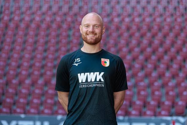 Jonas Scheuermann FC Augsburg 1 BL, portrait date 2023 2024