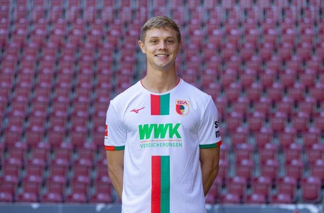 Robert Gumny FC Augsburg 1 BL, portrait date 2023 2024