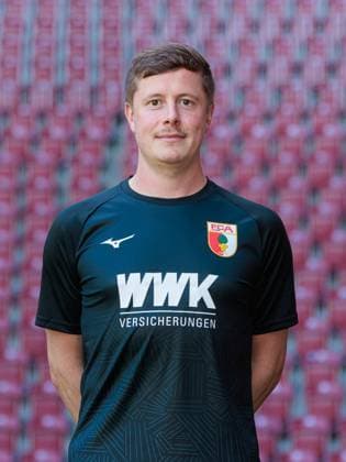 Nikolas Guschl FC Augsburg 1 BL, portrait date 2023 2024