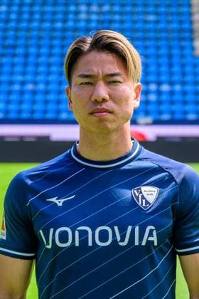 Takuma Asano VfL Bochum 1 BL, portrait date 2023 2024 Bochum Vonovia Ruhrstadion North Rhine Westphalia Germany Team2