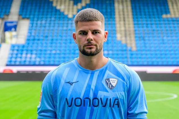 Niclas Tiede VfL Bochum 1 BL, portrait date 2023 2024 Bochum Vonovia Ruhrstadion North Rhine Westphalia Germany Team2