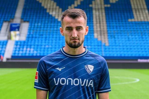 Erhan Masovic VfL Bochum 1 BL, portrait date 2023 2024 Bochum Vonovia Ruhrstadion North Rhine Westphalia Germany Team2