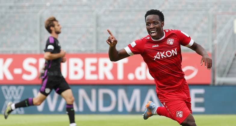 Sport Themen der Woche KW31 v.li.: Benjika Caciel (FC Würzburger Kickers) mit Torjubel, celebrate the goal, goal celebration, Jubel über das Tor zum 1:0, 05.08.2023, Würzburg (Deutschland), Fussball, Regionalliga Bayern, FC Würzburger Kickers - FC Bayern München II, DFB DFL REGULATIONS PROHIBIT ANY USE OF PHOTOGRAPHS AS IMAGE SEQUENCES AND OR QUASI-VIDEO. *** v li Benjika Caciel FC Würzburger Kickers with goal celebration, celebrate the goal, goal celebration, cheering about the goal to 1 0, 05 08 2023, Würzburg Germany , Football, Regionalliga Bayern, FC Würzburger Kickers FC Bayern München II, DFB DFL REGULATIONS PROHIBIT ANY USE OF PHOTOGRAPHS AS IMAGE SEQUENCES AND OR QUASI VIDEO xfsx