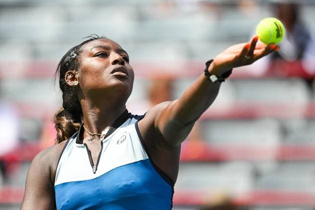 MONTREAL, QC - AUGUST 05: Alycia Parks (USA) serves the ball during the qualifying round match at WTA, Tennis Damen National Bank Open on August 05, 2023 at IGA Stadium in Montreal, QC (Photo by David Kirouac Icon Sportswire) TENNIS: AUG 05 National Bank Open EDITORIAL USE ONLY Icon230805033