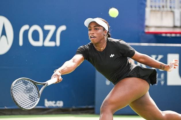 MONTREAL, QC - AUGUST 05: Sachia Vickery (USA) returns the ball during the qualifying round match at WTA, Tennis Damen National Bank Open on August 05, 2023 at IGA Stadium in Montreal, QC (Photo by David Kirouac Icon Sportswire) TENNIS: AUG 05 National Bank Open EDITORIAL USE ONLY Icon230805111