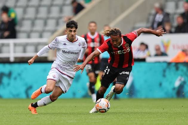 NEWCASTLE UPON TYNE, ENGLAND AUGUST 06: Alexis Beka Beka (R) of OGN Nice in action during the Sela Cup soccer match between ACF Fiorentina and OGC Nice at St. James Park on August 06, 2023 in Newcastle upon Tyne, England. Sela Cup soccer tournament SELA_2023