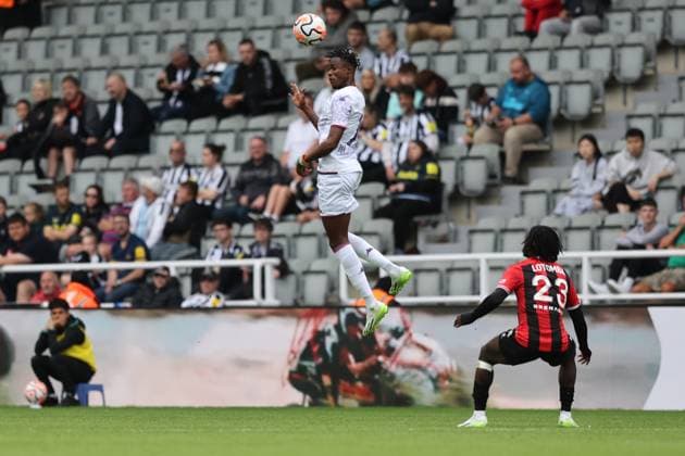 NEWCASTLE UPON TYNE, ENGLAND AUGUST 06: Nanitamo Ikone (top) of ACF Fiorentina in action during the Sela Cup soccer match between ACF Fiorentina and OGC Nice at St. James Park on August 06, 2023 in Newcastle upon Tyne, England. Sela Cup soccer tournament SELA_2023
