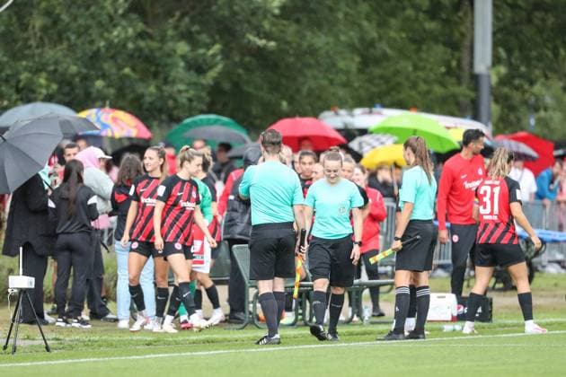 players of both teams enter the field, GER, Eintracht Frankfurt vs 1 FC Nuernberg, 1 Frauen Bundesliga, Testspiel, Spielzeit 2023 24, 06 08 2023, GER, Eintracht Frankfurt vs 1 FC Nuernberg, 1 Frauen Bundesliga, Testspiel, Spielzeit 2023 24, Frankfurt Copyright: xEibner-Pressefoto UlrichxScherbaumx EP_USM