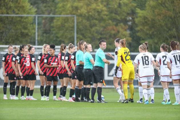 the players of both teams greet each other, GER, Eintracht Frankfurt vs 1 FC Nuernberg, 1 Frauen Bundesliga, Testspiel, Spielzeit 2023 24, 06 08 2023, GER, Eintracht Frankfurt vs 1 FC Nuernberg, 1 Frauen Bundesliga, Testspiel, Spielzeit 2023 24, Frankfurt Copyright: xEibner-Pressefoto UlrichxScherbaumx EP_USM