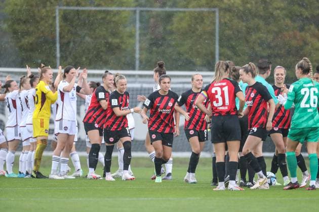 the players of both teams greet each other, GER, Eintracht Frankfurt vs 1 FC Nuernberg, 1 Frauen Bundesliga, Testspiel, Spielzeit 2023 24, 06 08 2023, GER, Eintracht Frankfurt vs 1 FC Nuernberg, 1 Frauen Bundesliga, Testspiel, Spielzeit 2023 24, Frankfurt Copyright: xEibner-Pressefoto UlrichxScherbaumx EP_USM