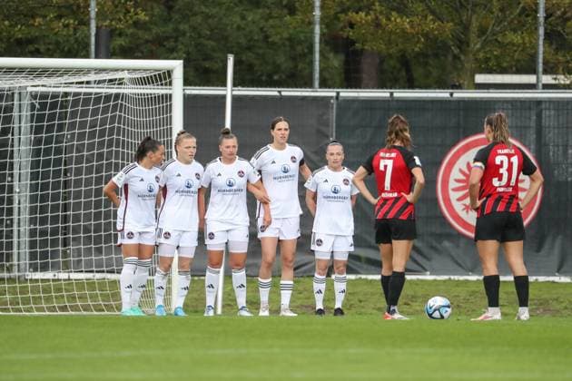 Free kick for Eintracht Frankfurt, Lara Prasnikar Eintracht Frankfurt, 7 , Tanja Pawollek Eintracht Frankfurt, 31 , GER, Eintracht Frankfurt vs 1 FC Nuernberg, 1 Frauen Bundesliga, Testspiel, Spielzeit 2023 24, 06 08 2023, GER, Eintracht Frankfurt vs 1 FC Nuernberg, 1 Frauen Bundesliga, Testspiel, Spielzeit 2023 24, Frankfurt Copyright: xEibner-Pressefoto UlrichxScherbaumx EP_USM