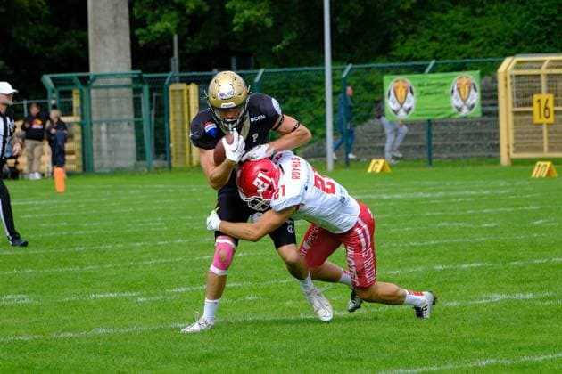 06 08 2023 xkhx Paderborn Hermann Löns Stadion American Football GFL 2023 AFC Paderborn Dolphins vs Potsdam Royals FELIX BLISSENBACH 14, AFC Paderborn Dolphins vs Ruben De Ruyter 21, Potsdam Royals
