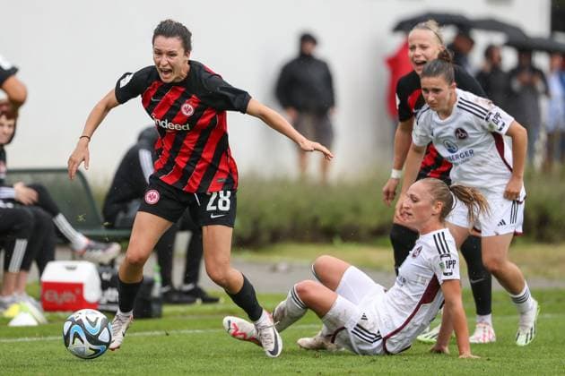 Barbara Dunst Eintracht Frankfurt, 28 , Alina Malbeck 1 FC Nuernberg, 5 , GER, Eintracht Frankfurt vs 1 FC Nuernberg, 1 Women Bundesliga, Test Match, Season 2023 24, 06 08 2023, GER, Eintracht Frankfurt vs 1 FC Nuernberg, 1 Women Bundesliga, Test Match, Season 2023 24, Frankfurt Copyright: xEibner-Pressefoto UlrichxScherbaumx EP_USM
