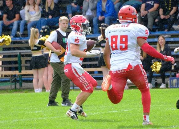 06 08 2023 xkhx Paderborn Hermann Löns Stadion American Football GFL 2023 AFC Paderborn Dolphins vs Potsdam Royals Marvin Canitz 23, Potsdam Royals and JÃ rÃ me Valbon 89, Potsdam Royals