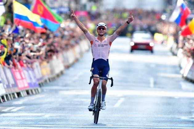 Bilder des Jahres 2023, Sport 08 August Sport Themen der Woche KW31 Sport Bilder des Tages Mathieu VAN DER POEL UCI Cycling World Championships 2023 Mathieu VAN DER POEL (Niederlande) Weltmeister, gewinnt Men Elite Road Race (One day raceÂ»EdinburghºGlasgow 271,1 Kilometer) 06.08.2023 UCI Cycling World Championships 2023 *** Mathieu VAN DER POEL UCI Cycling World Championships 2023 Mathieu VAN DER POEL Netherlands World Champion, wins Men Elite Road Race One day raceÂ EdinburghºGlasgow 271,1 kilometers 06 08 2023 UCI Cycling World Championships 2023