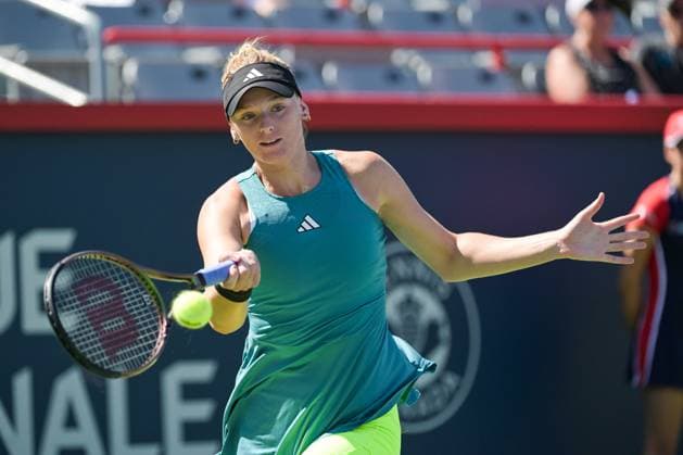 MONTREAL, QC - AUGUST 06: Ashlyn Krueger (USA) returns the ball during a qualifying round match at WTA, Tennis Damen National Bank Open on August 06, 2023 at IGA Stadium in Montreal, QC (Photo by David Kirouac Icon Sportswire) TENNIS: AUG 06 National Bank Open EDITORIAL USE ONLY Icon230806005