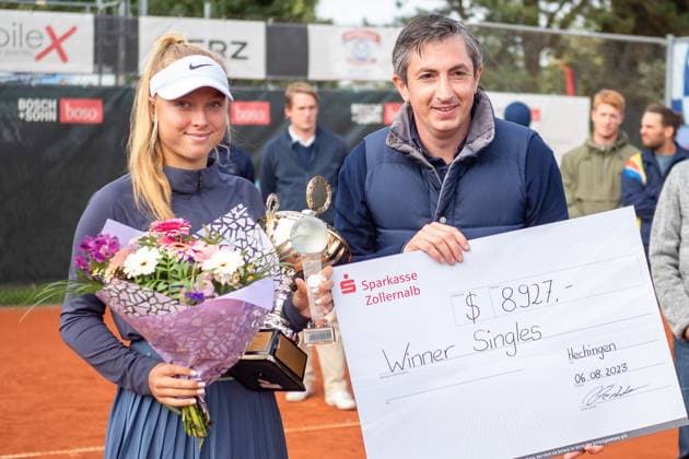 Brenda Fruhvirtova at award ceremony 24 boso Ladies Open Hechingen, Tennis, Ladies, 06 08 2023, 24 boso Ladies Open Hechingen, Tennis, Ladies, 06 08 2023, Hechingen Copyright: xEibner-Pressefoto MaxxVogelx EP_MVL