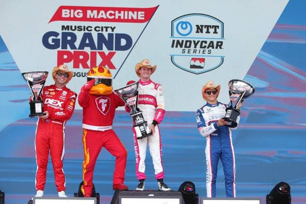Bilder des Jahres 2023, Sport 08 August Sport Themen der Woche KW31 Sport Bilder des Tages NASHVILLE, TN - AUGUST 06: Andretti Autosport driver Kyle Kirkwood (27) of United States (center), Team Penske driver Scott McLaughlin (3) of New Zealand (left) and Chip Ganassi Racing driver çlex Palou (10) of Spain (right) all wear Firestone cowboy hats following the IndyCar, Indy Car, IRL, USA Series Music City Grand Prix, August 6, 2023 on a road course in the streets of Nashville, Tennessee. (Photo by Matthew Maxey Icon Sportswire) AUTO: AUG 06 INDYCAR Series Big Machine Music City Grand Prix EDITORIAL USE ONLY Icon23080623