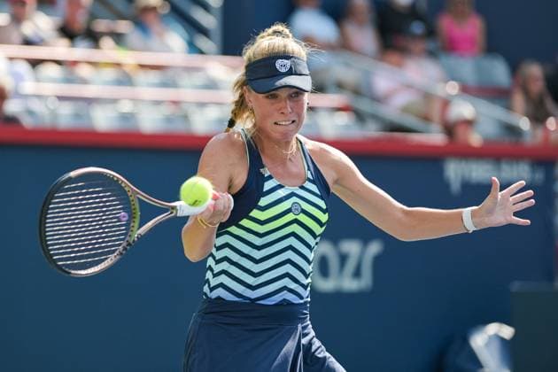 MONTREAL, QC - AUGUST 06: Peyton Stearns (USA) returns the ball during a qualifying round match at WTA, Tennis Damen National Bank Open on August 06, 2023 at IGA Stadium in Montreal, QC (Photo by David Kirouac Icon Sportswire) TENNIS: AUG 06 National Bank Open EDITORIAL USE ONLY Icon230806114