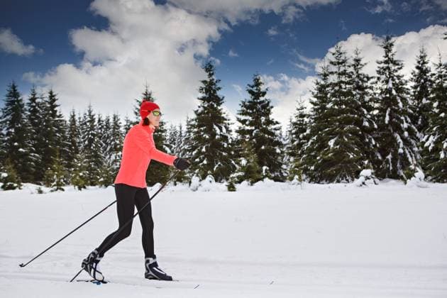 cross-country skiing A woman cross-country skiing in the Alps (License=RF) 5620308 ,model released, Symbolfoto Copyright: xZoonar.com ValxThoermerx 5620308 ,model released, Symbolfoto ,property released