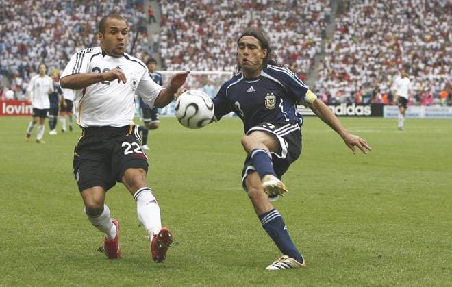 World Cup 2006-Quarter final, Germany vs Argentina Germany s David Odonkor and Argentina s Juan Pablo Sorin battle for the ball during the FIFA World Cup, WM, Weltmeisterschaft, Fussball 2006, quarter final, Germany vs Argentina, in Berlin, Germany, on June 30, 2006. The game ended in draw 1-1 and Germany won (4-2) in a penalty-kick shootout. Photo by Christian Liewig ABACAPRESS.COM Berlin Germany  Copyright: xLiewigxChristian ABACAx 101125_05 LiewigxChristian ABACAx 101125_05