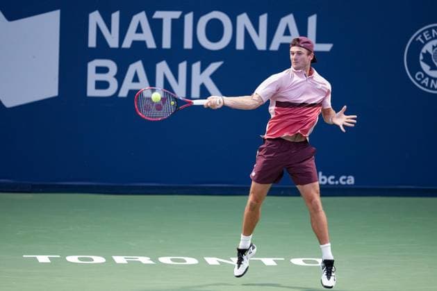 TORONTO, ON - AUGUST 07: Tommy Paul of the United States hits a shot during his first round match of the National Bank Open, part of the Hologic ATP, Tennis Herren Tour, at Sobeys Stadium on August 7, 2023 in Toronto, Canada. (Photo by Julian Avram Icon Sportswire) TENNIS: AUG 07 National Bank Open EDITORIAL USE ONLY Icon2308070038