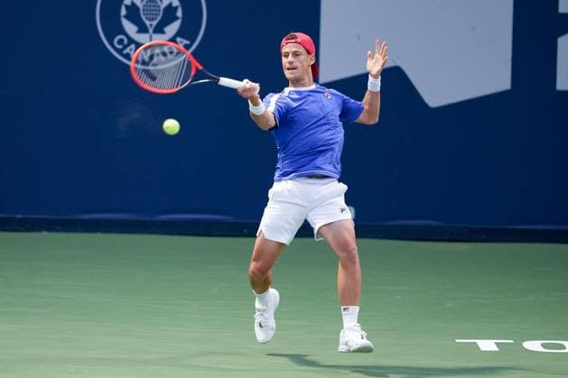 TORONTO, ON - AUGUST 07: Diego Schwartzman of Argentina hits a shot during his first round match of the National Bank Open, part of the Hologic ATP, Tennis Herren Tour, at Sobeys Stadium on August 7, 2023 in Toronto, Canada. (Photo by Julian Avram Icon Sportswire) TENNIS: AUG 07 National Bank Open EDITORIAL USE ONLY Icon2308070040