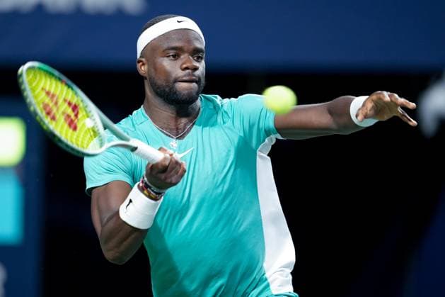 TORONTO, ON - AUGUST 07: Frances Tiafoe of the United States hits a shot during his first round match of the National Bank Open, part of the Hologic ATP, Tennis Herren Tour, at Sobeys Stadium on August 7, 2023 in Toronto, Canada. (Photo by Julian Avram Icon Sportswire) TENNIS: AUG 07 National Bank Open EDITORIAL USE ONLY Icon2308070050