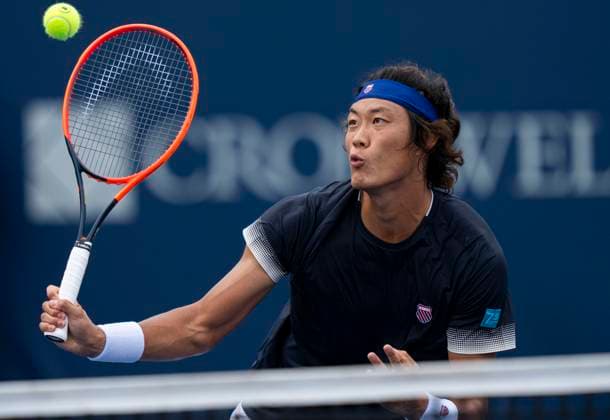 (230808) -- TORONTO, Aug. 8, 2023 -- Zhang Zhizhen of China returns the ball during the first round of men s singles match between Zhang Zhizhen of China and Thanasi Kokkinakis of Australia at the 2023 National Bank Open in Toronto, Canada, on Aug. 7, 2023. (Photo by Xinhua) (SP)CANADA-TORONTO-TENNIS-NATIONAL BANK OPEN-MEN S SINGLES ZouxZheng 