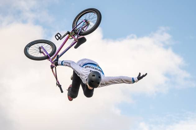 Bilder des Jahres 2023, Sport 08 August Sport Themen der Woche KW32 2023 UCI Cycling World Championships Glasgow, European champion jersey, BMX freestyle, BMX, cycling, Iveta Miculycova, fall, on August 7, 2023, Glasgow, Britain (CTKxPhoto JanxBrychta) CTKPhotoF202308080001701  CTKPhotoF202308080001701