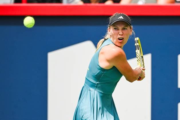 MONTREAL, QC - AUGUST 08: Caroline Wozniacki (DEN) returns the ball during a first round match at WTA, Tennis Damen National Bank Open on August 08, 2023 at IGA Stadium in Montreal, QC (Photo by David Kirouac Icon Sportswire) TENNIS: AUG 08 National Bank Open EDITORIAL USE ONLY Icon230808029
