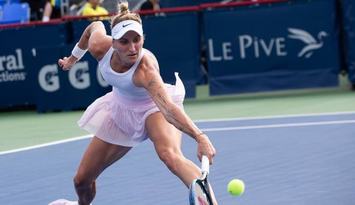 August 08, 2023: Marketa Vondrousova (CZE) reaches low to return the ball during the WTA, Tennis Damen National Bank Open first round match at IGA Stadium in Montreal, Quebec. CSM Montreal Canada - ZUMAc04_ 20230808_zma_c04_117 Copyright: xDanielxLeax