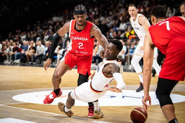 Friendlies Germany vs Canada Berlin 09 08 2023 Shai Gilgeous Alexander Canada, 2 Dennis Schroeder Germany, 0 Friendlies Germany vs Canada, Mercedes Benz Arena, Berlin 09 08 2023 Copyright: xBEAUTIFULxSPORTS LucianoxLimax