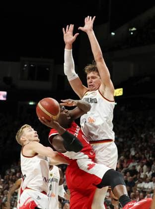 Niels Giffey GER , Luguentz Dort, Moritz Wagner GER duel game scene action sports basketball DBB national team men international match season 2023 2024 09 08 2023 Germany GER vs Canada CAN