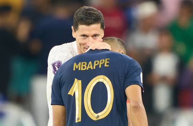 Robert LEWANDOWSKI, Pol 9 hugs Kylian MBAPPE, FRA 10 after the round of best 16 match FRANCE - POLAND 3-1 FIFA World Cup, WM, Weltmeisterschaft, Fussball 2022 QATAR Season 2022 2023, Dec 4, 2022 in Al Thumama Stadium in Doha, Qatar.