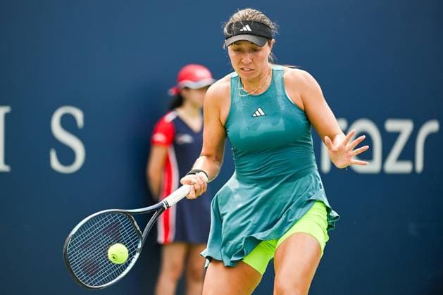 MONTREAL, QC - AUGUST 09: Jessica Pegula (USA) returns the ball during a second round match at WTA, Tennis Damen National Bank Open on August 09, 2023 at IGA Stadium in Montreal, QC (Photo by David Kirouac Icon Sportswire) TENNIS: AUG 09 National Bank Open EDITORIAL USE ONLY Icon230809032
