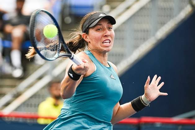 MONTREAL, QC - AUGUST 09: Jessica Pegula (USA) returns the ball during a second round match at WTA, Tennis Damen National Bank Open on August 09, 2023 at IGA Stadium in Montreal, QC (Photo by David Kirouac Icon Sportswire) TENNIS: AUG 09 National Bank Open EDITORIAL USE ONLY Icon230809035