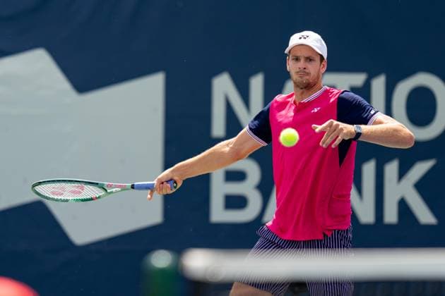TORONTO, ON - AUGUST 09: Hubert Hurkacz of Poland hits a shot during his second round match of the National Bank Open, part of the Hologic ATP, Tennis Herren Tour, at Sobeys Stadium on August 9, 2023 in Toronto, Canada. (Photo by Julian Avram Icon Sportswire) TENNIS: AUG 09 National Bank Open EDITORIAL USE ONLY Icon2308090058