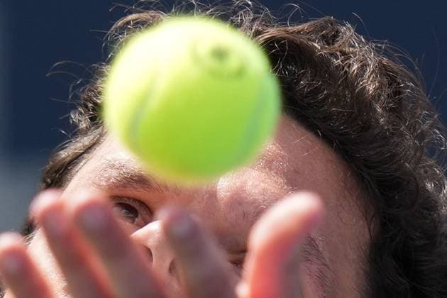 Sport Bilder des Tages August 9, 2023, TORONTO, ON, CAN: Canada s Milos Raonic serves to Japan s Taro Daniel during tennis action at the National Bank Open in Toronto on Wednesday, Aug. 9, 2023. Canada News - August 9, 2023  - ZUMAc35_ 20230809_zaf_c35_069 Copyright: xChrisxYoungx