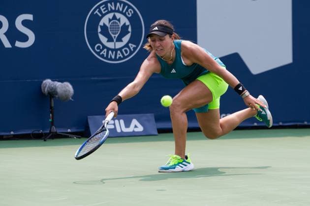 August 09, 2023: Karolina Pliskova (CZE) reaches to return the ball during the WTA, Tennis Damen National Bank Open second round match at IGA Stadium in Montreal, Quebec. CSM Montreal Canada - ZUMAc04_ 20230809_zma_c04_018 Copyright: xDanielxLeax