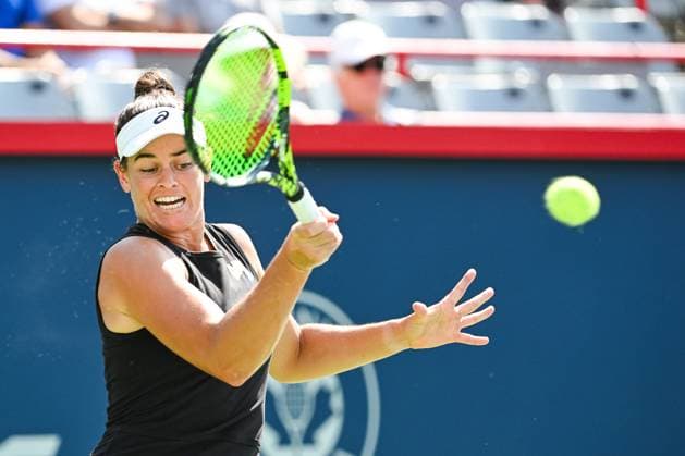 Sport Bilder des Tages MONTREAL, QC - AUGUST 09: Jennifer Brady (USA) returns the ball during a second round match at WTA, Tennis Damen National Bank Open on August 09, 2023 at IGA Stadium in Montreal, QC (Photo by David Kirouac Icon Sportswire) TENNIS: AUG 09 National Bank Open EDITORIAL USE ONLY Icon230809068