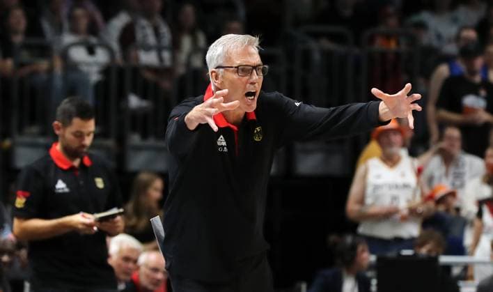 Coach Gordon Herbert GER pointing, gesturing action upper body sports basketball DBB national team men international match season 2023 2024 09 08 2023 Germany GER vs Canada CAN