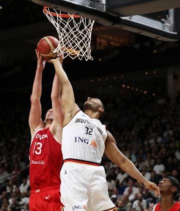 Kelly Olynyk, Johannes Thiemann GER duel game scene action sports basketball DBB national team men international match season 2023 2024 09 08 2023 Germany GER vs Canada CAN