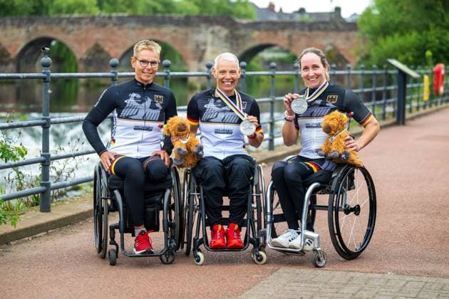 Bilder des Jahres 2023, Sport 08 August Sport Themen der Woche KW32 Sport Bilder des Tages UCI Cycling World Championships 2023 - Day 8 DUMFRIES, SCOTLAND - AUGUST 09: Julia DIERKESMANN (GER) local club Gymnastik-Club 1965 Nendorf e.V. Niedersachsen, Andrea ESKAU (GER), local club USC Magdeburg Sachsen-Anhalt and Annika ZEYEN (GER), local club SSF Bonn Nordrhein-Westfalen after the women’s time trial competition during day 8 of the UCI Cycling World Championships 2023 at the Road Race City Course of Dumfries on 09.8.2023 in Dumfriesshire Scotland. *** UCI Cycling World Championships 2023 Day 8 DUMFRIES, SCOTLAND AUGUST 09 Julia DIERKESMANN GER local club Gymnastik Club 1965 Nendorf e V Niedersachsen, Andrea ESKAU GER , local club USC Magdeburg Sachsen Anhalt and Annika ZEYEN GER , local club SSF Bonn Nordrhein Westfalen after the womens time trial competition during day 8 of the UCI Cycling World Championships 2023 at the Road Race City Course of Dumfries on 09 8 2023 in Dumfriesshire Scotland Copyright: xBEAUTIFULxSPORTS OliverxKremerx