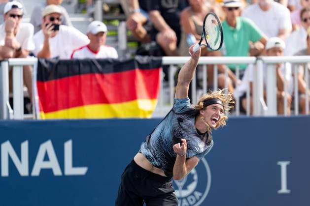 TORONTO, ON - AUGUST 09: Alexander Zverev of Germany serves during his second round match of the National Bank Open, part of the Hologic ATP, Tennis Herren Tour, at Sobeys Stadium on August 9, 2023 in Toronto, Canada. (Photo by Julian Avram Icon Sportswire) TENNIS: AUG 09 National Bank Open EDITORIAL USE ONLY Icon2308093294