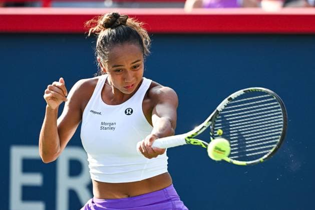 MONTREAL, QC - AUGUST 09: Leylah Fernandez (CAN) returns the ball during a second round match at WTA, Tennis Damen National Bank Open on August 09, 2023 at IGA Stadium in Montreal, QC (Photo by David Kirouac Icon Sportswire) TENNIS: AUG 09 National Bank Open EDITORIAL USE ONLY Icon230809105