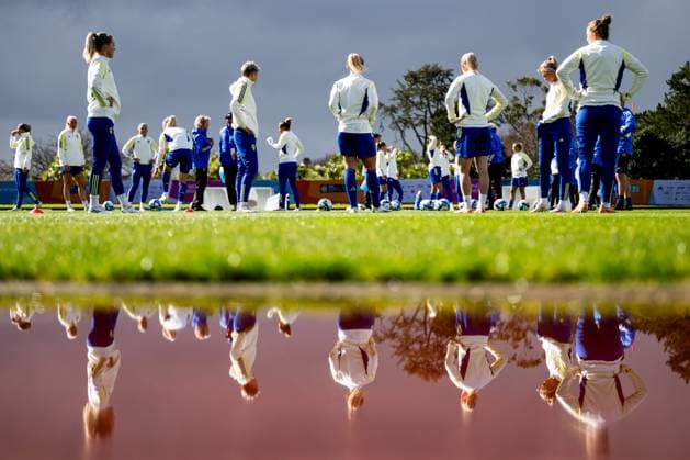 Sport Themen der Woche KW32 Sport Bilder des Tages 230810 Linda Sembrant, Lina Hurtig and Fridolina Rolfö of the Swedish women s national football team at a training session during the FIFA Women s World Cup on August 10, 2023 in Auckland. Photo: Mathias Bergeld BILDBYRAN kod MB MB0679 fotboll football soccer fotball fotbolls-vm världsmästerskap vm fifa womens world cup träning practice training sverige a sweden 22 dam bbeng spegling reflektion speglas reflection *** 230810 Linda Sembrant, Lina Hurtig and Fridolina Rolfö of the Swedish women s national soccer team at a training session during the FIFA Women s World Cup on August 10, 2023 in Auckland Photo Mathias Bergeld BILDBYRAN code MB MB0679 fotboll football soccer fotbolls vm världsmästerskap vm fifa womens world cup träning practice training sverige a sweden 22 dam bbeng spegling reflektion speglas reflection  Copyright: MATHIASxBERGELD BB230810MB012